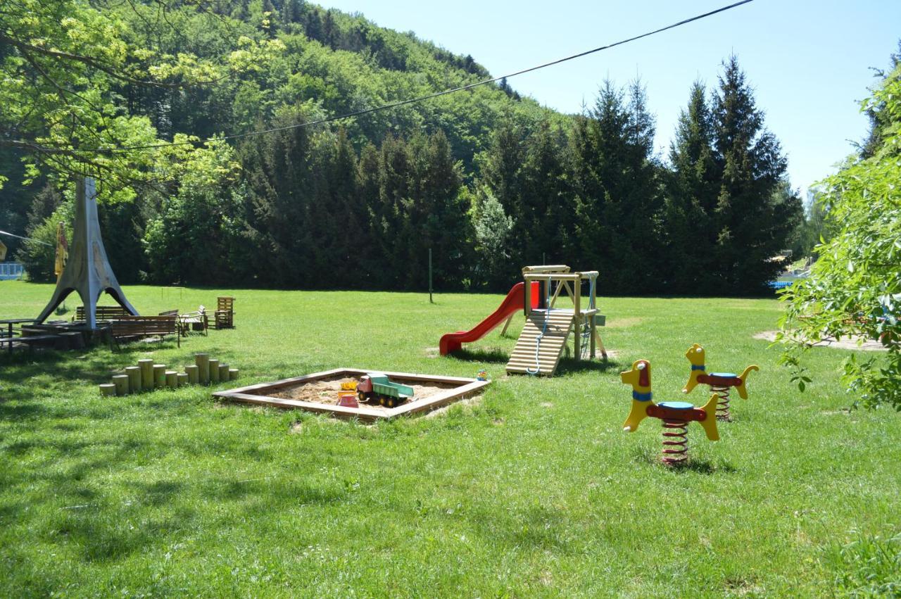 Mobilheim kemp Roznov pod Radhostem Exterior foto
